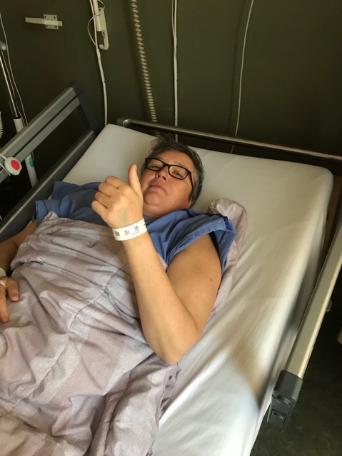 Bea Kamphuis in ziekenhuisbed